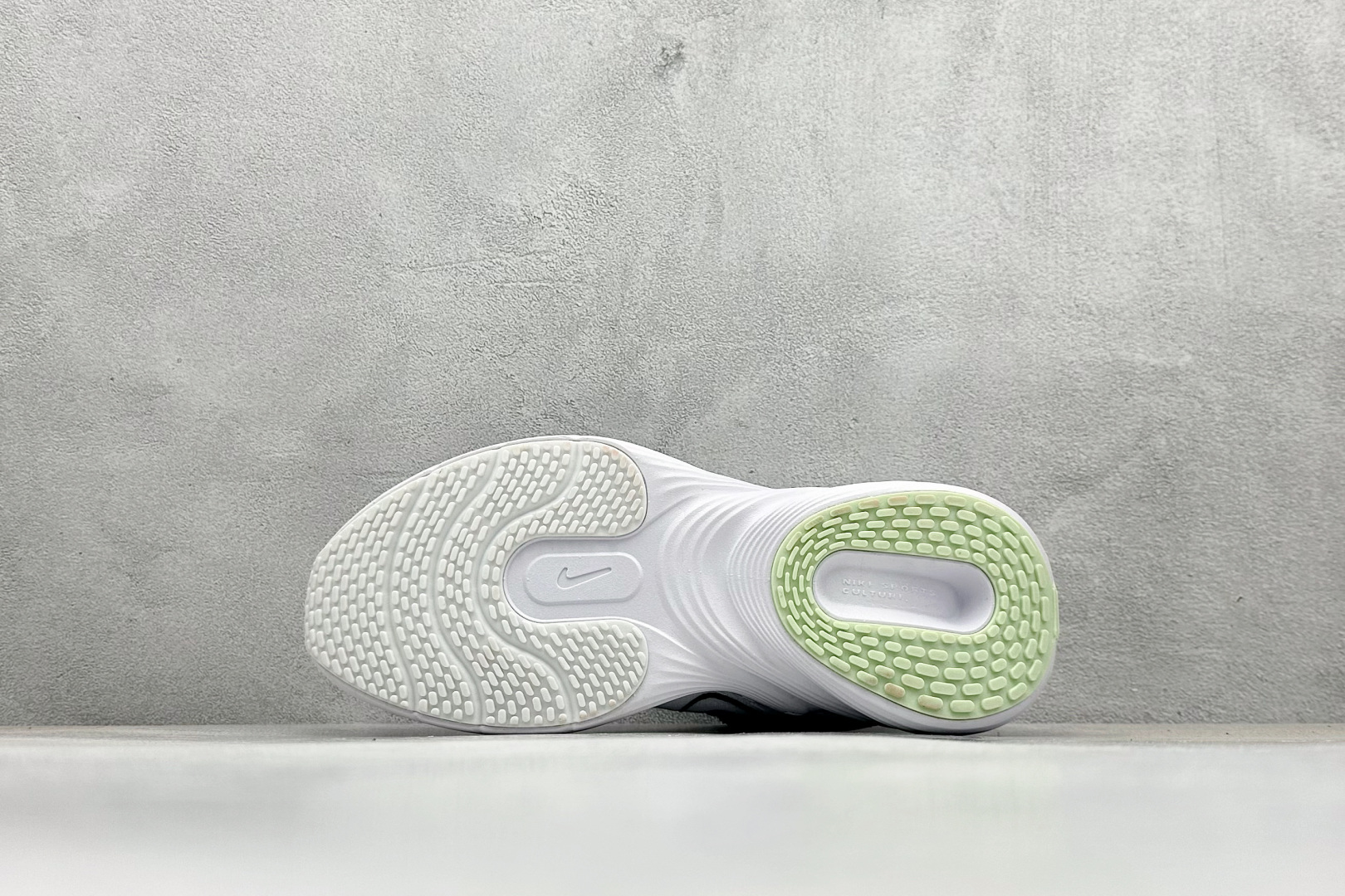 Nike Uplift 潮流舒适 织物防滑耐磨 低帮跑步鞋 616773-100