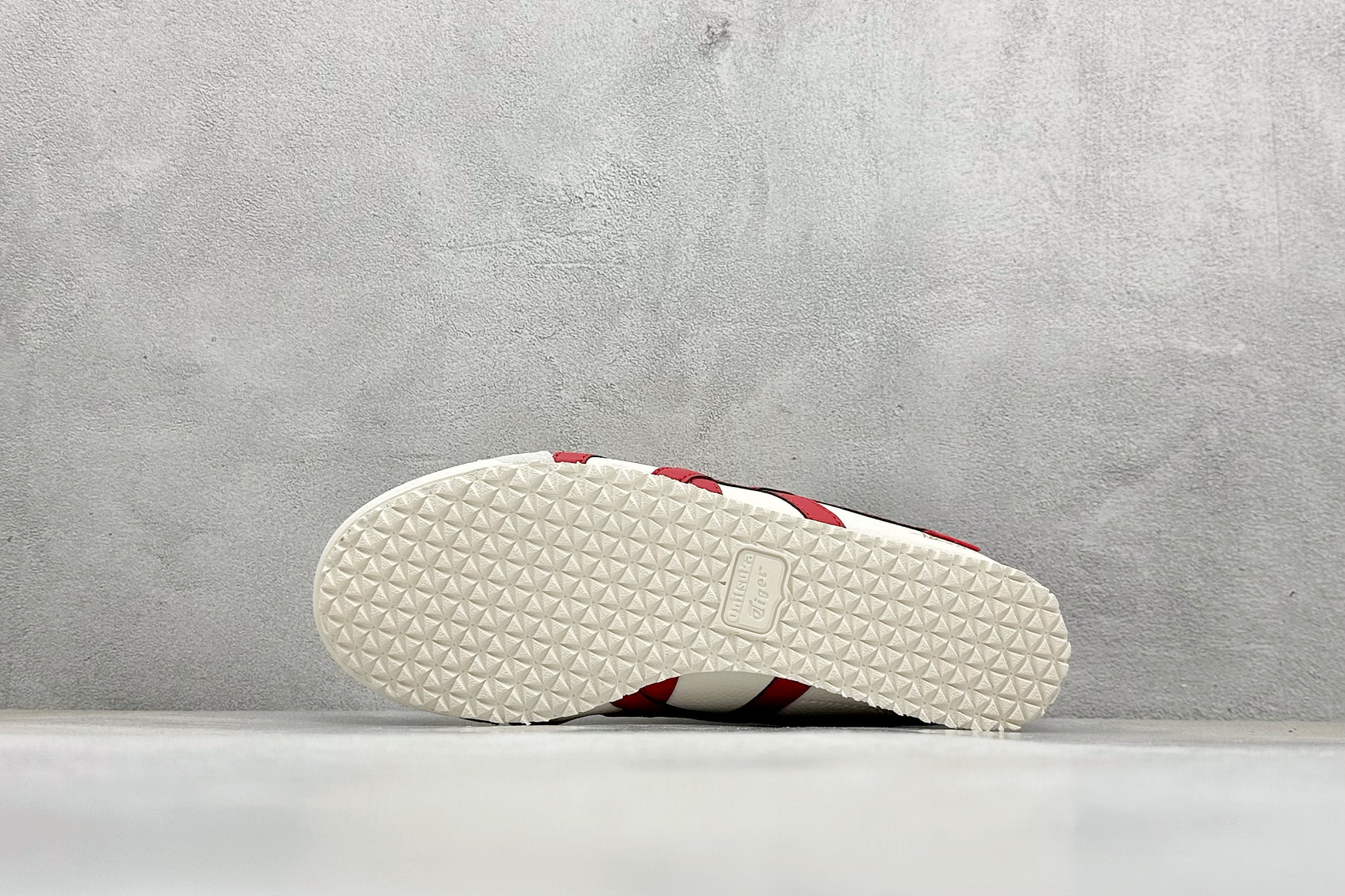本地 
Onitsuka Tiger  Mexico 66® Paraty x Stussy 百搭单品
