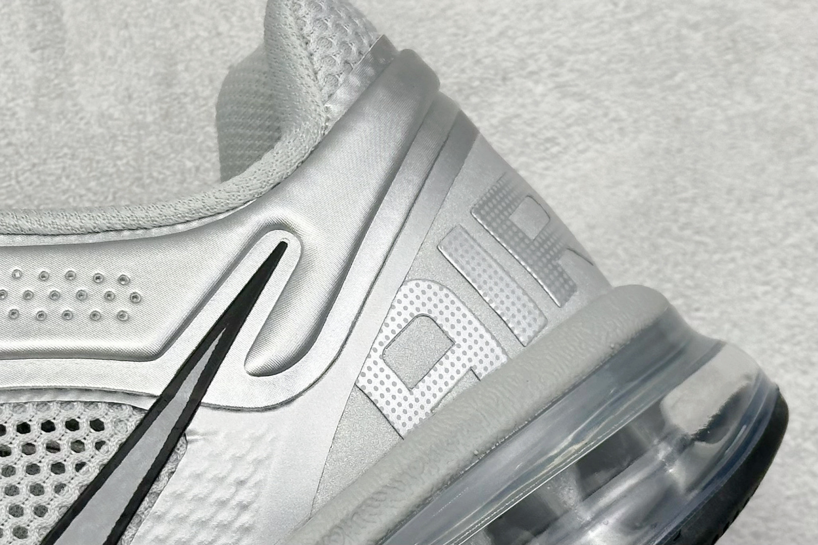 180 Nike Air Max 2013 舒适时尚耐磨透气 低帮跑步鞋 Nike Air Max 2013 运动鞋 HQ3025-001