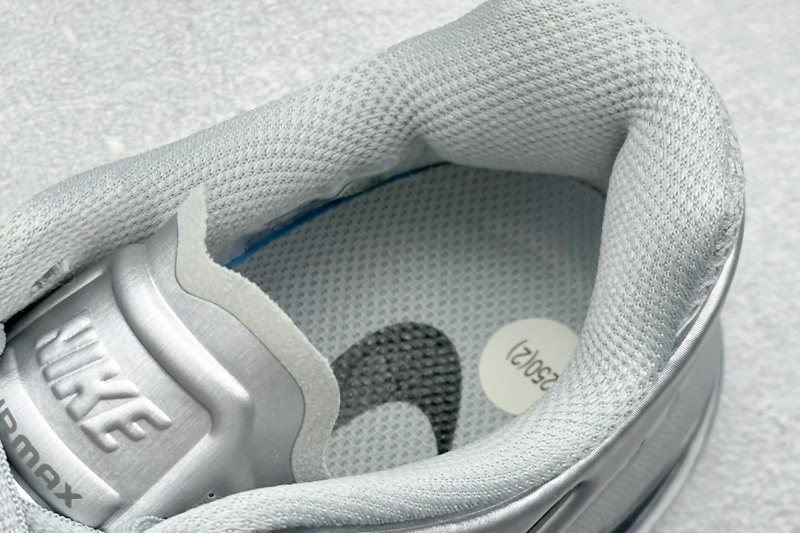180 Nike Air Max 2013 舒适时尚耐磨透气 低帮跑步鞋 Nike Air Max 2013 运动鞋 HQ3025-001