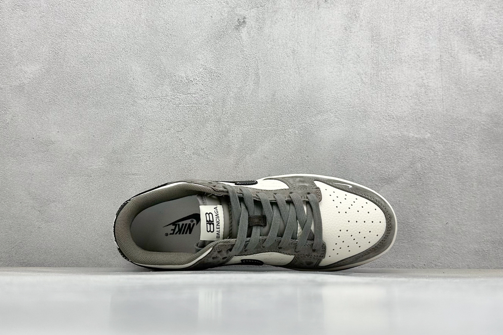 Nike SB Dunk Low x Balenciaga 棕白小勾 XD1588-229