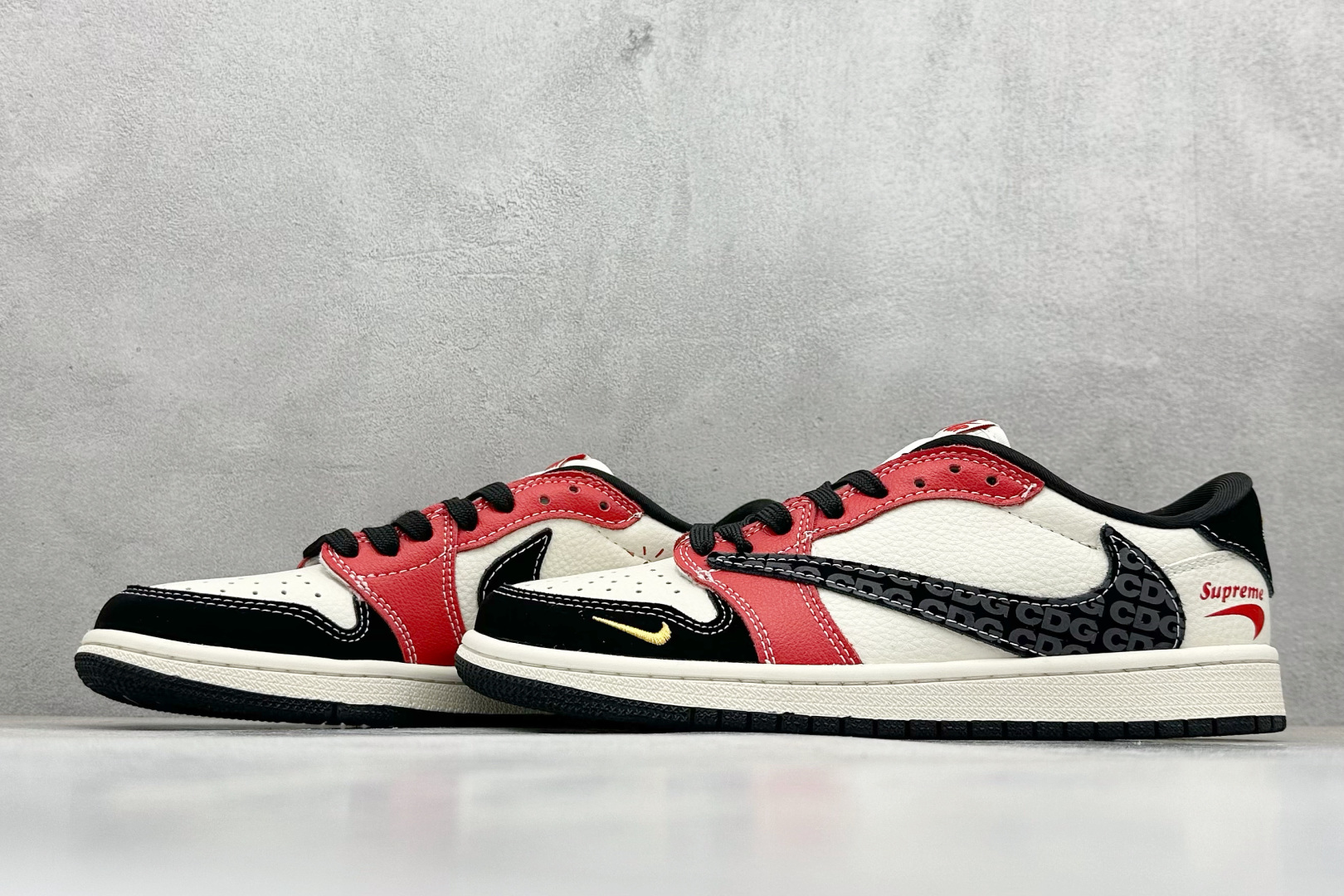 Travis Scott x Nike Air Jordan 1 Low x superme Air Jordan 1 Low 反转黑白红小勾倒钩 XB1979-013