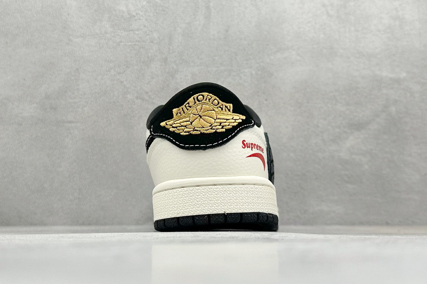 Travis Scott x Nike Air Jordan 1 Low x superme Air Jordan 1 Low 反转黑白红小勾倒钩 XB1979-013