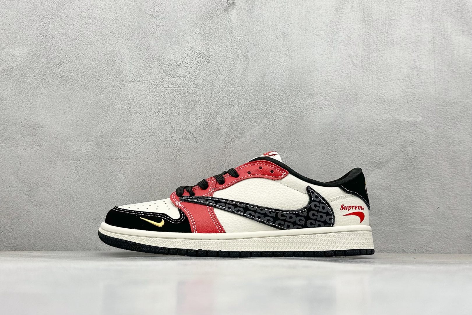Travis Scott x Nike Air Jordan 1 Low x superme Air Jordan 1 Low 反转黑白红小勾倒钩 XB1979-013