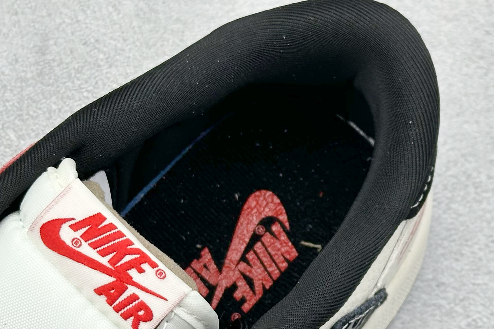 Travis Scott x Nike Air Jordan 1 Low x superme Air Jordan 1 Low 反转黑白红小勾倒钩 XB1979-013
