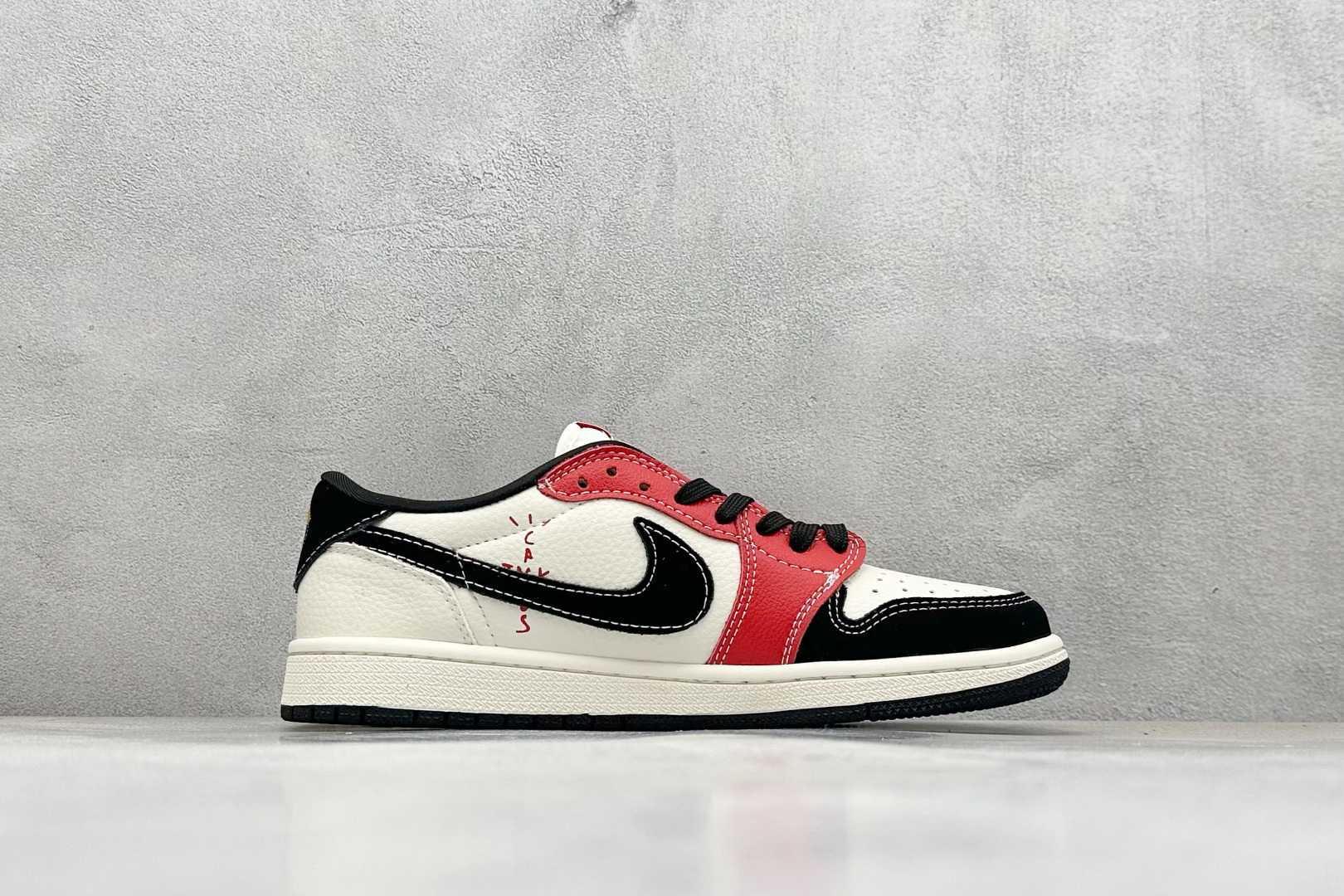 Travis Scott x Nike Air Jordan 1 Low x superme Air Jordan 1 Low 反转黑白红小勾倒钩 XB1979-013