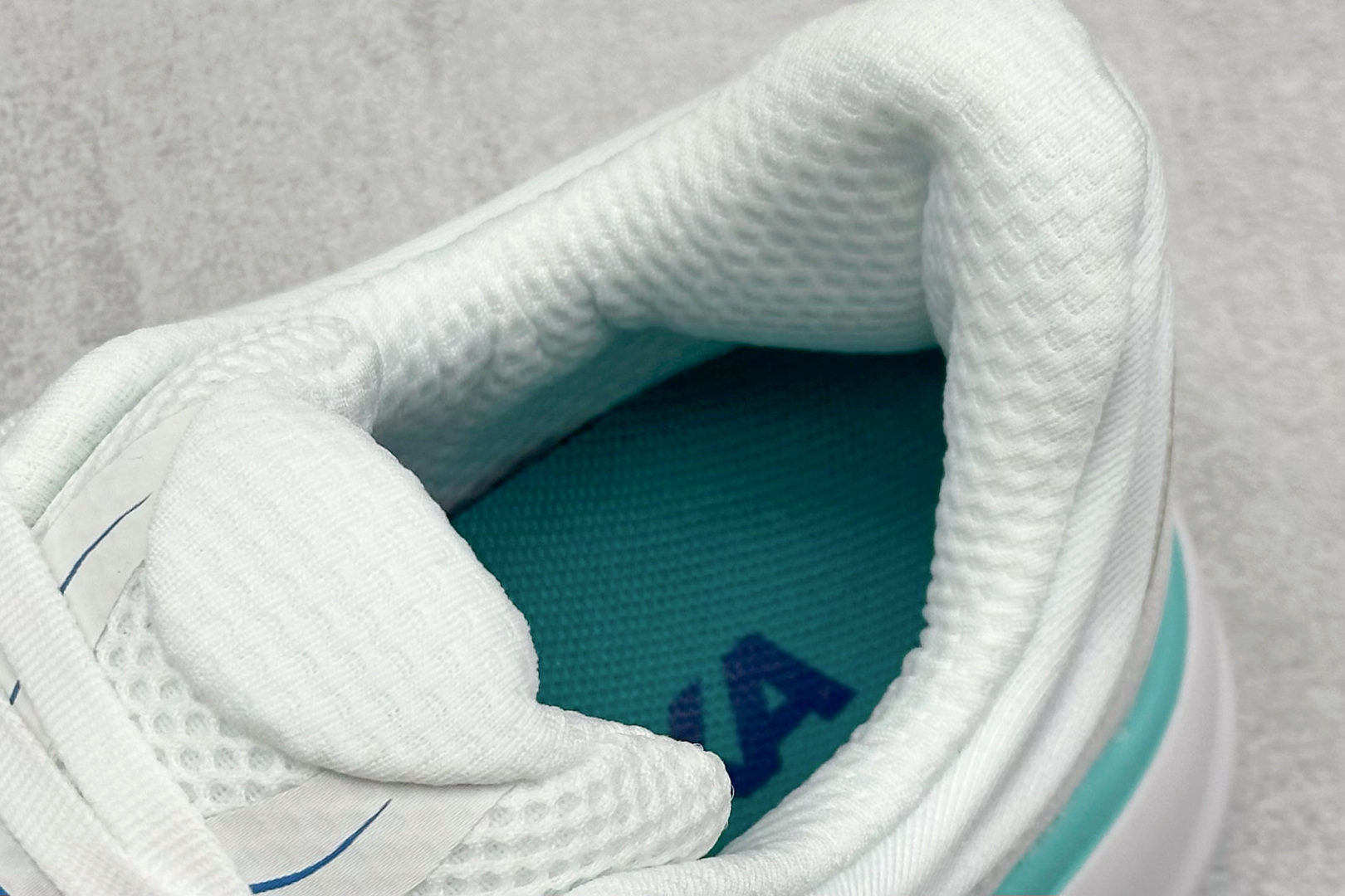 W版 HOKA ONE ONE Bondi 9 机能缓震跑鞋 1162011/WKB