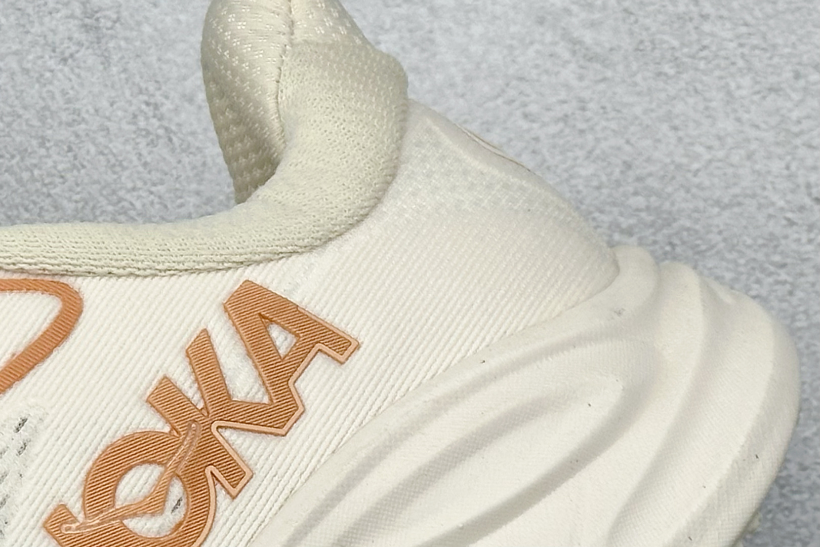 W版 Hoka W CLIFT10 超轻厚底轻量跑步鞋 1162031/VCH