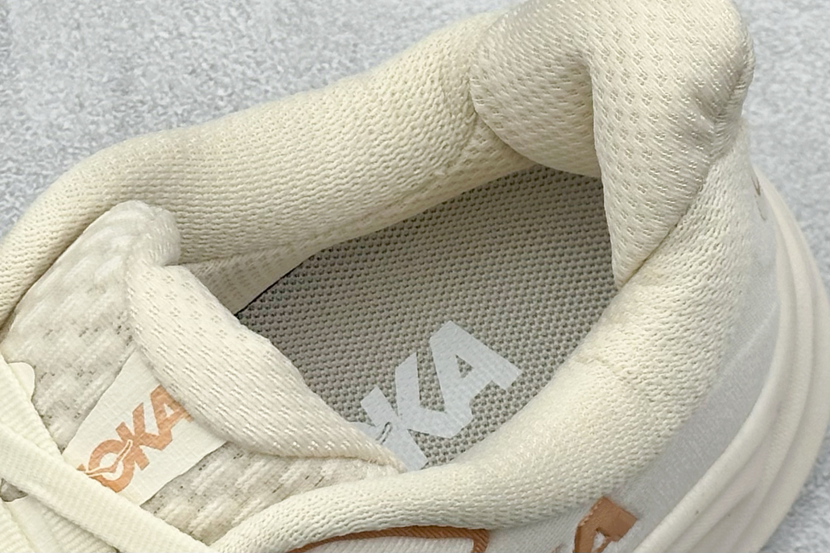 W版 Hoka W CLIFT10 超轻厚底轻量跑步鞋 1162031/VCH