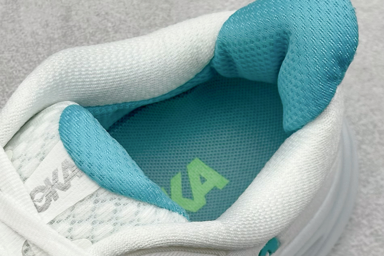 W版 Hoka W CLIFT10 超轻厚底轻量跑步鞋 1162031/WTCL