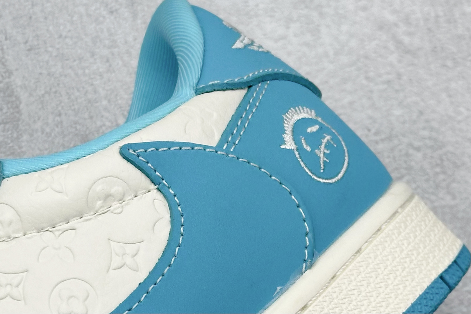 XC版Travis Scott x Fragment Design x Air Jordan 1 Low SP AJ1 乔1 LV联名 浅天蓝 低帮文化休闲板鞋 LD2025-034