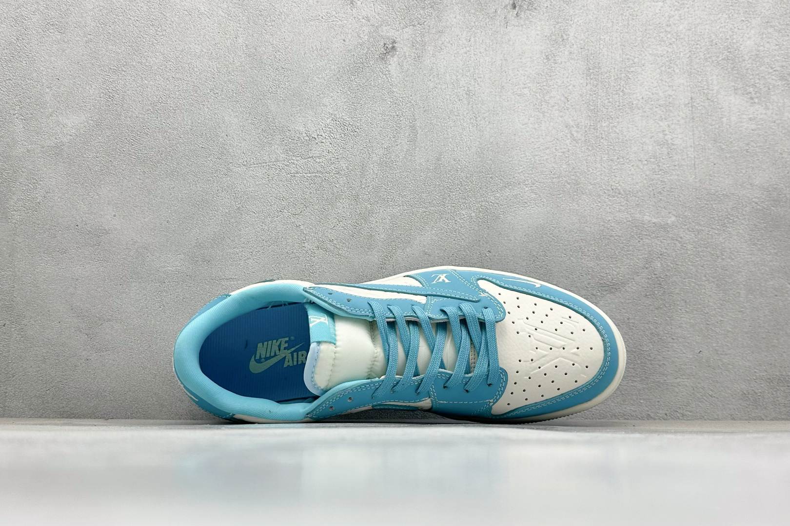 XC版Travis Scott x Fragment Design x Air Jordan 1 Low SP AJ1 乔1 LV联名 浅天蓝 低帮文化休闲板鞋 LD2025-034