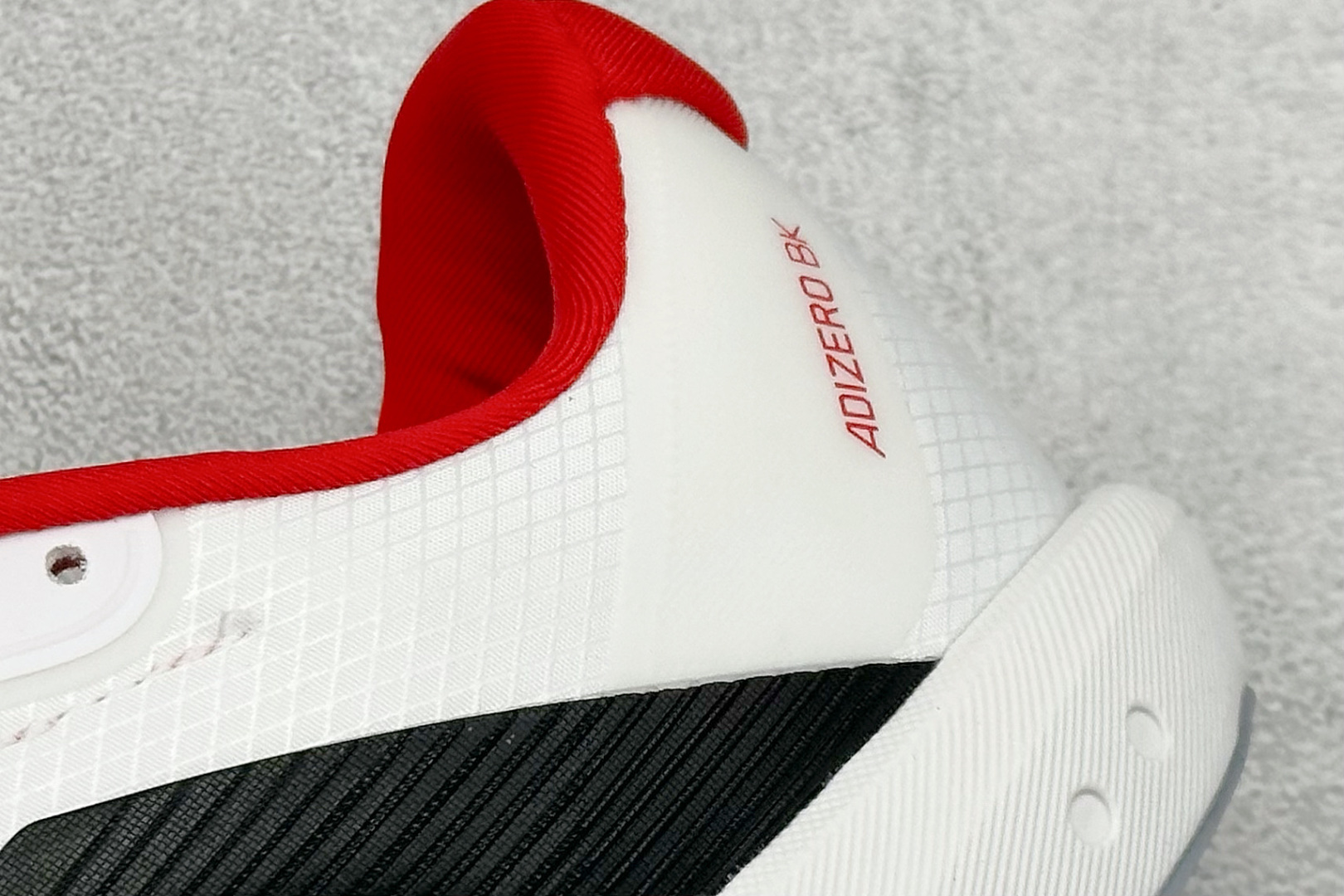 AdidAdizero BK 阿迪透气低帮跑步鞋 JP6529