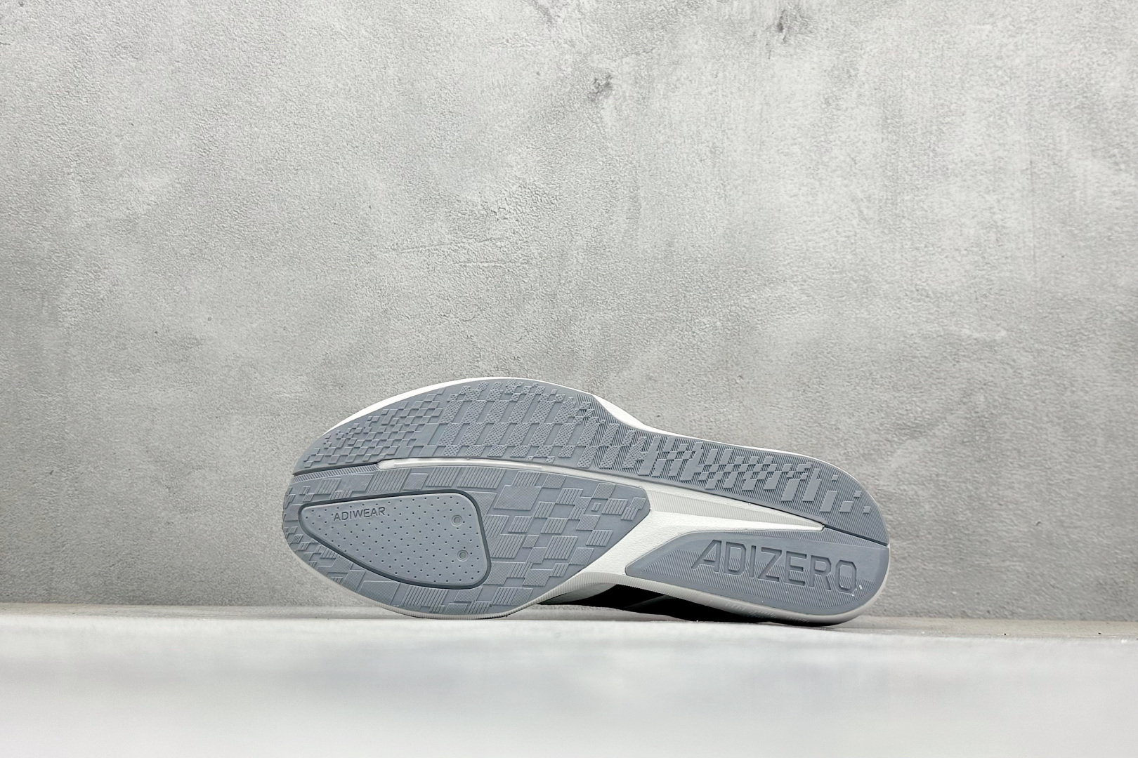 AdidAdizero BK 阿迪透气低帮跑步鞋 JP6529
