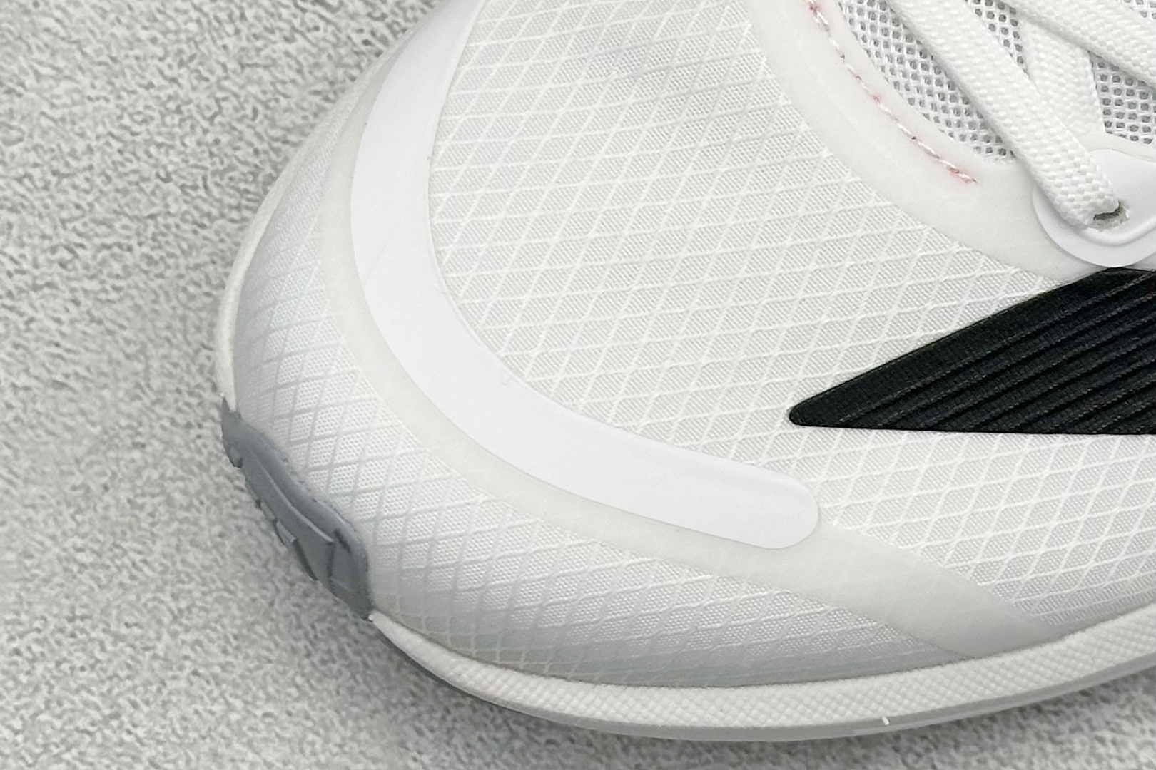 AdidAdizero BK 阿迪透气低帮跑步鞋 JP6529