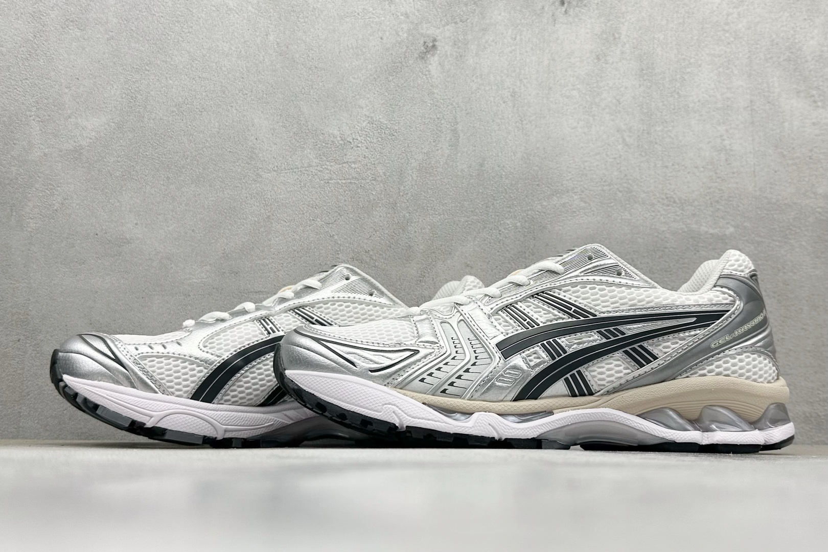 Asics Gel-Kayano 14 亚瑟士运动休闲透气专业跑鞋 1203A537-110
