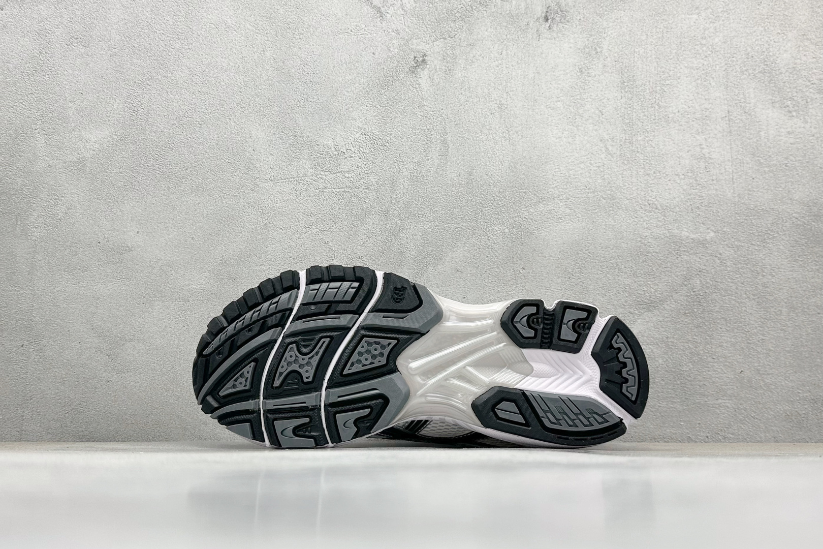 Asics Gel-Kayano 14 亚瑟士运动休闲透气专业跑鞋 1203A537-110