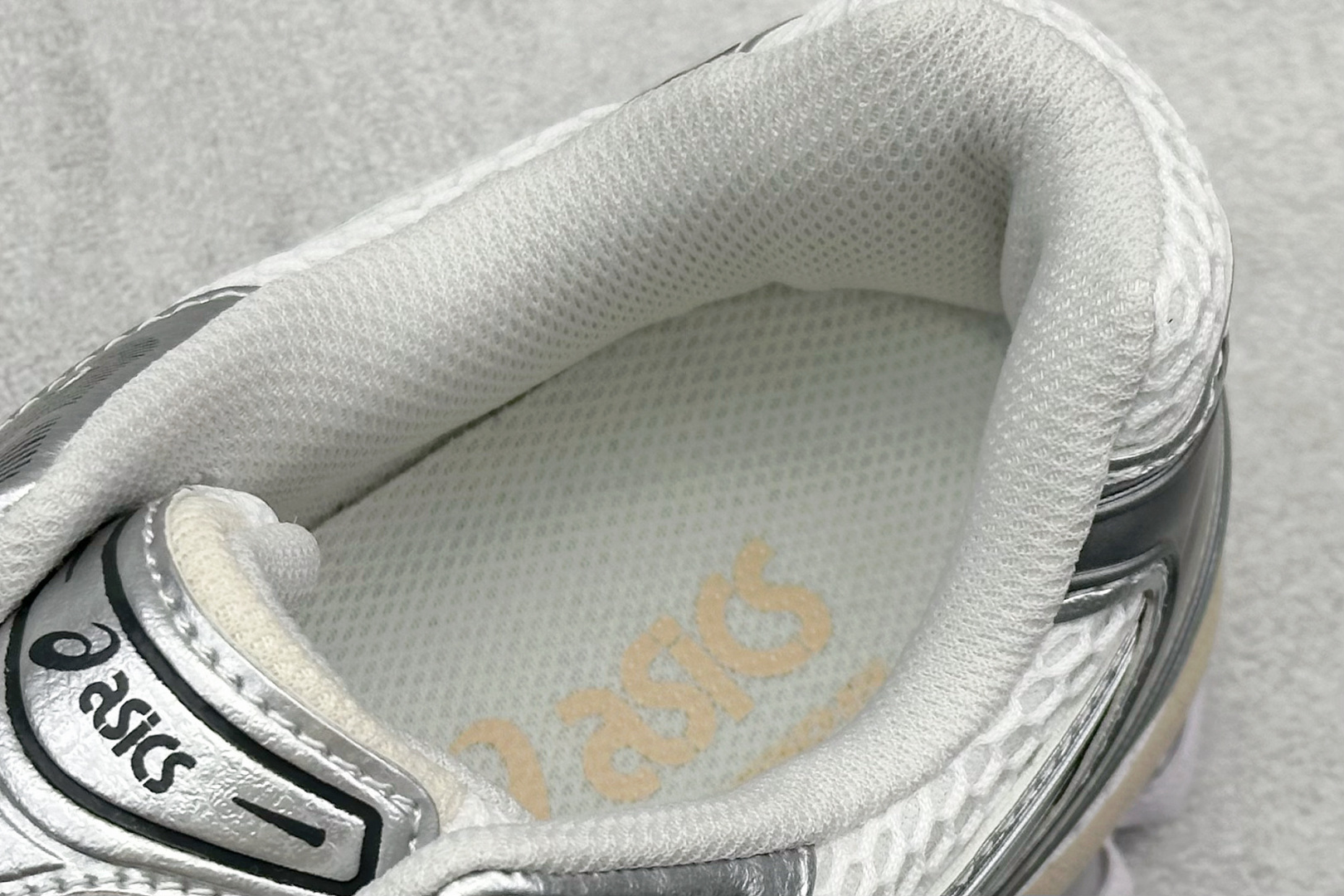Asics Gel-Kayano 14 亚瑟士运动休闲透气专业跑鞋 1203A537-110