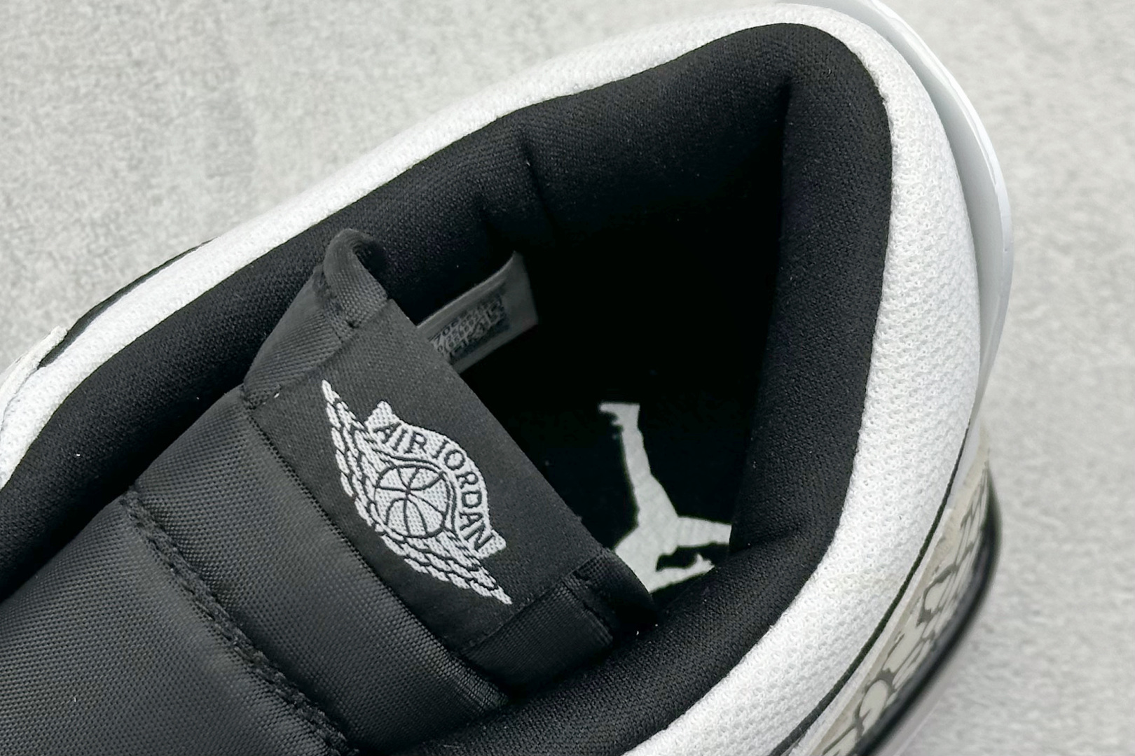 最强312 Air Jordan Legacy 312 Low 有着交错结合的设计 CD7069-111