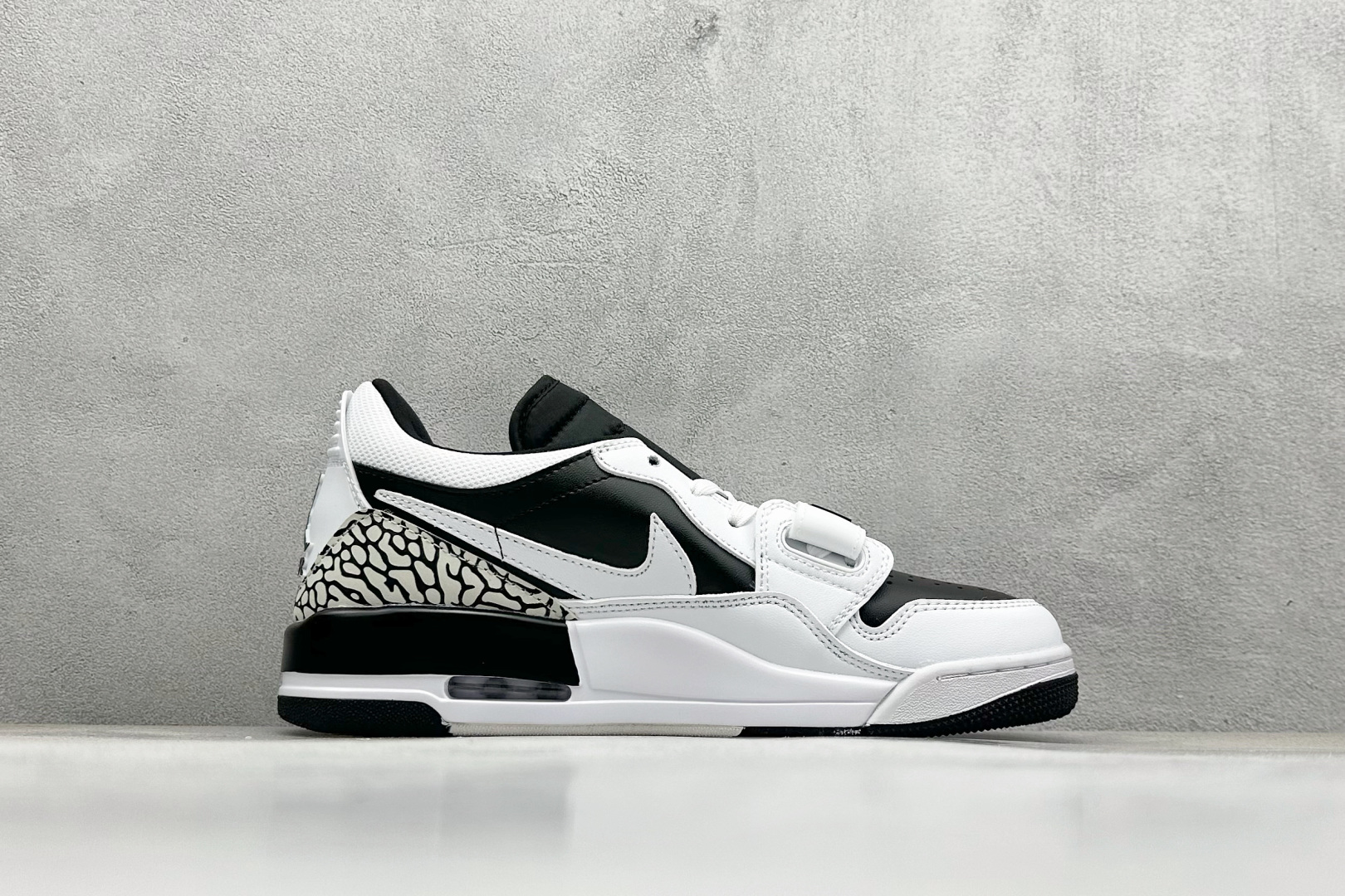 最强312 Air Jordan Legacy 312 Low 有着交错结合的设计 CD7069-111