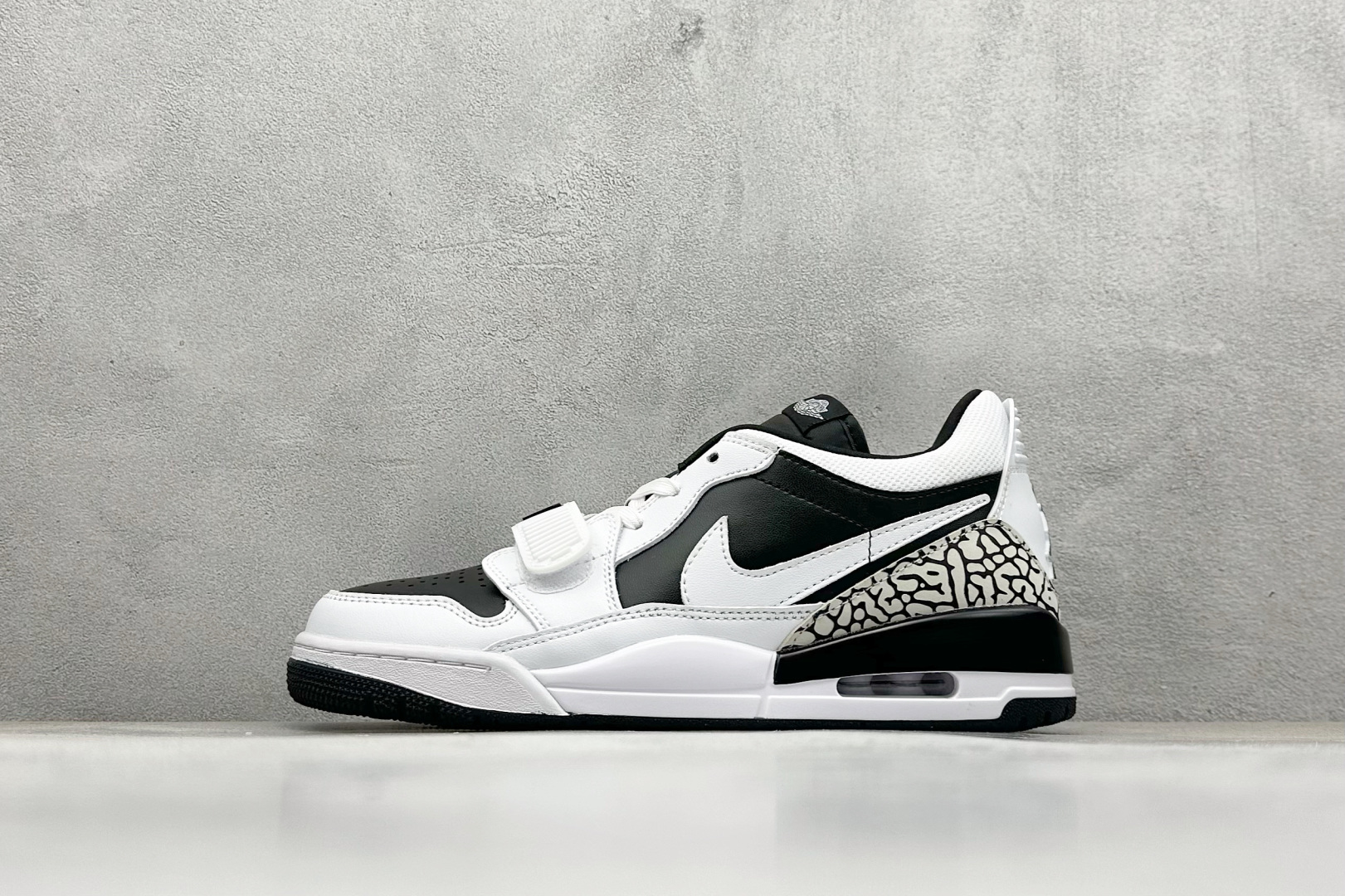 最强312 Air Jordan Legacy 312 Low 有着交错结合的设计 CD7069-111