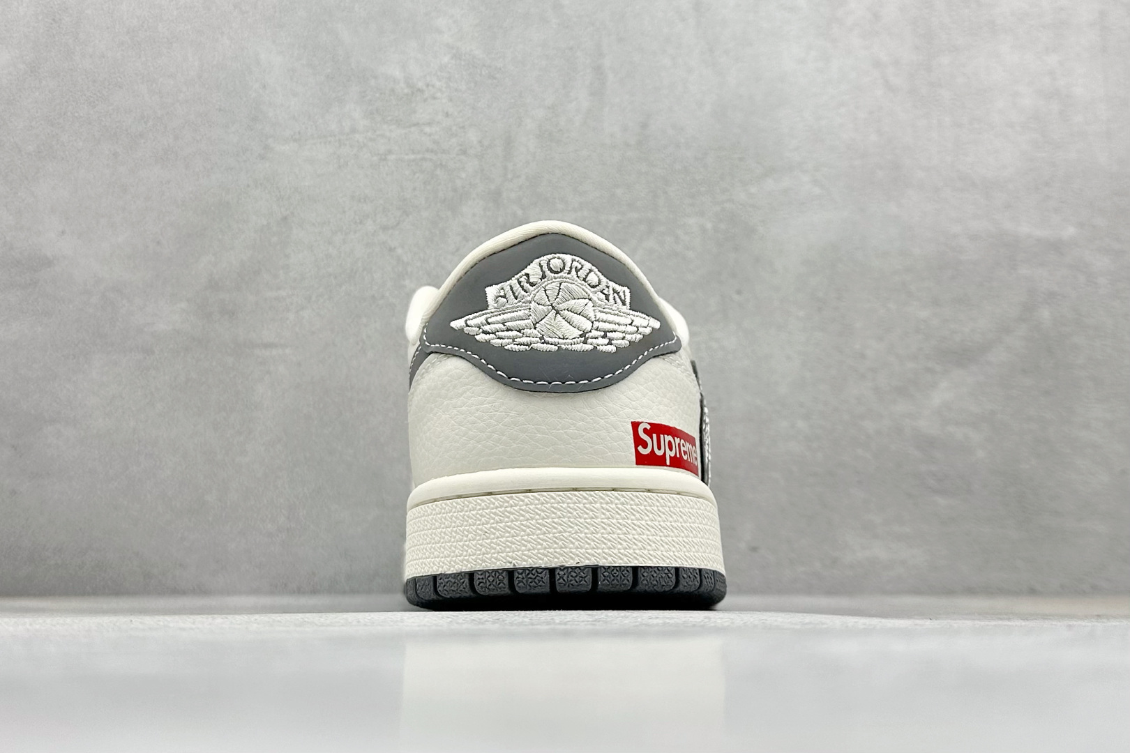 XC版Travis Scott x Fragment Design x Air Jordan 1 Low SP AJ1 乔1 Supreme联名 米白暗花 低帮文化休闲板鞋 XS2025-050