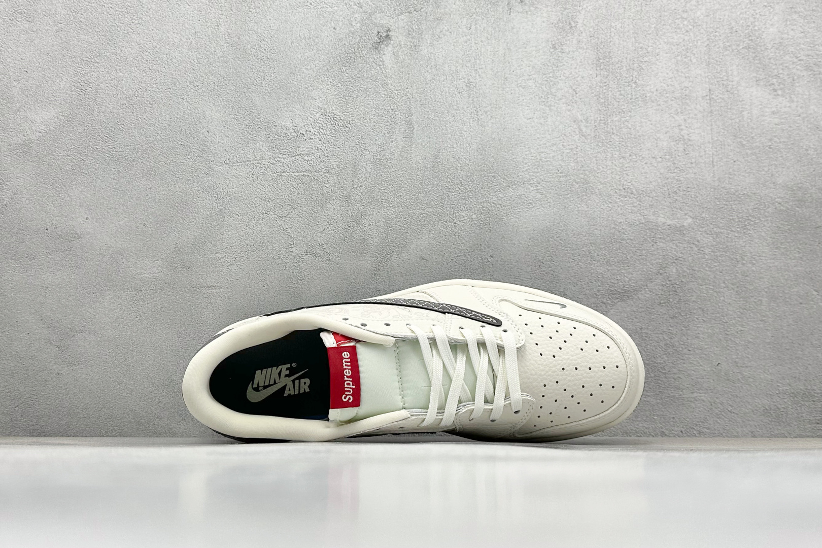 XC版Travis Scott x Fragment Design x Air Jordan 1 Low SP AJ1 乔1 Supreme联名 米白暗花 低帮文化休闲板鞋 XS2025-050