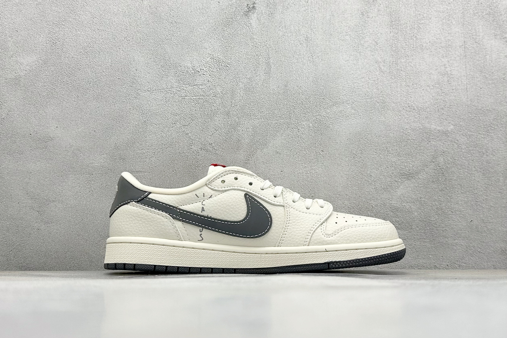 XC版Travis Scott x Fragment Design x Air Jordan 1 Low SP AJ1 乔1 Supreme联名 米白暗花 低帮文化休闲板鞋 XS2025-050