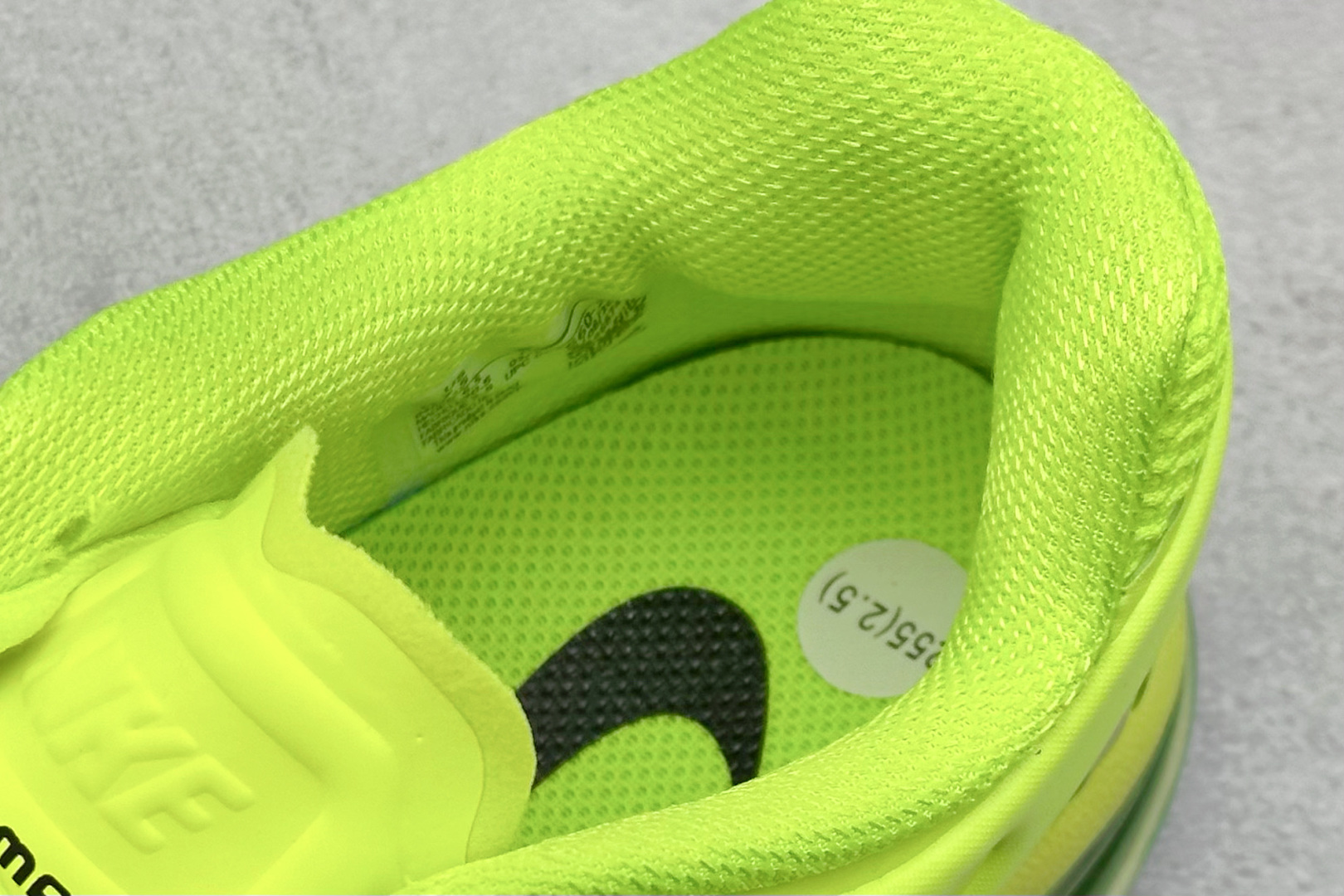 Nike Air Max 2013 舒适时尚耐磨透气 低帮跑步鞋 HF3660-700