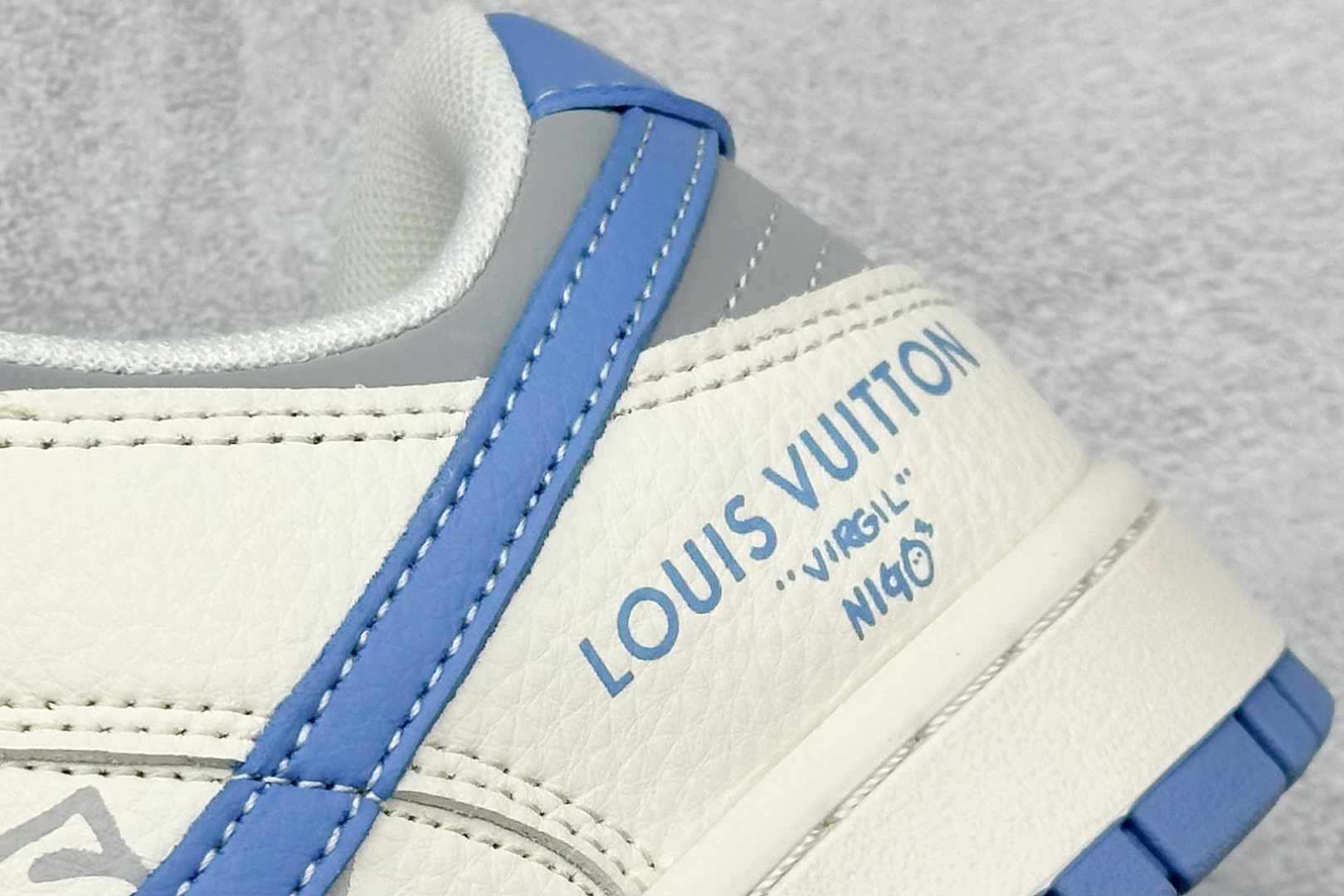 Nike SB Dunk Low “lv联名——白蓝灰”高端定制 低帮休闲板鞋 HS2506-219