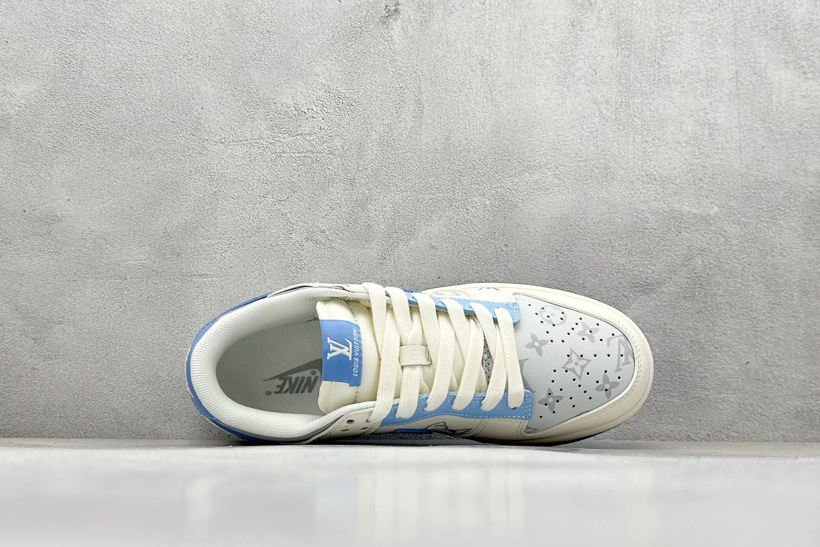 Nike SB Dunk Low “lv联名——白蓝灰”高端定制 低帮休闲板鞋 HS2506-219