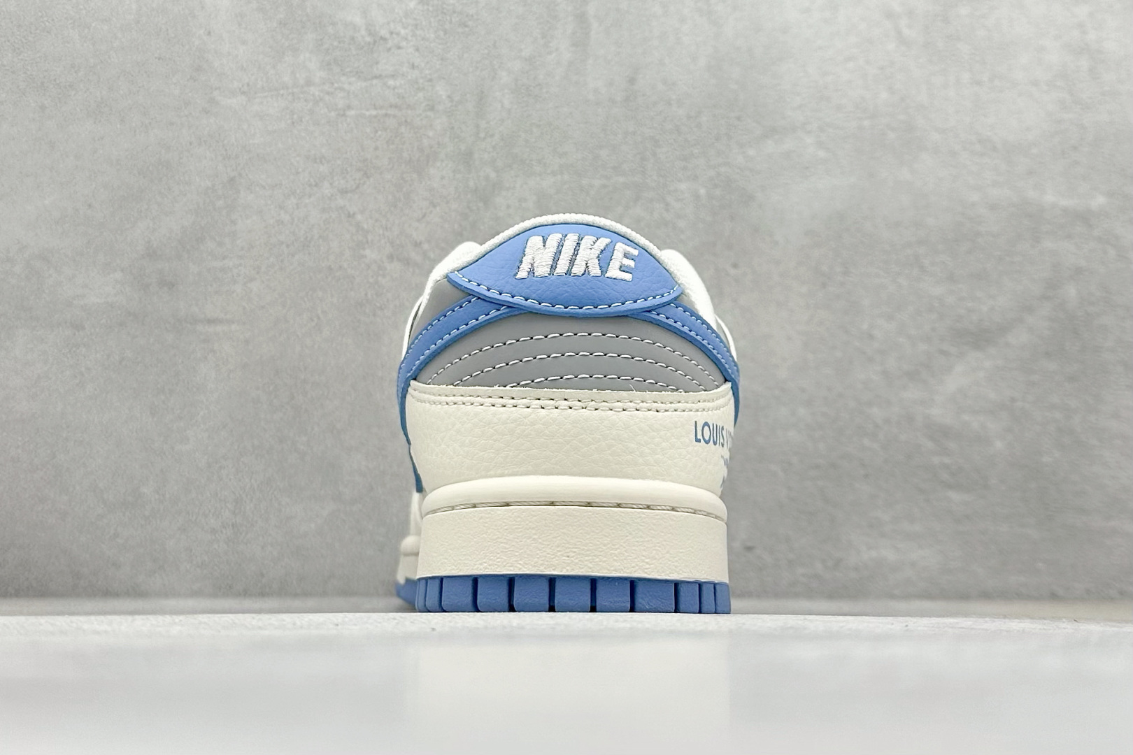 Nike SB Dunk Low “lv联名——白蓝灰”高端定制 低帮休闲板鞋 HS2506-219