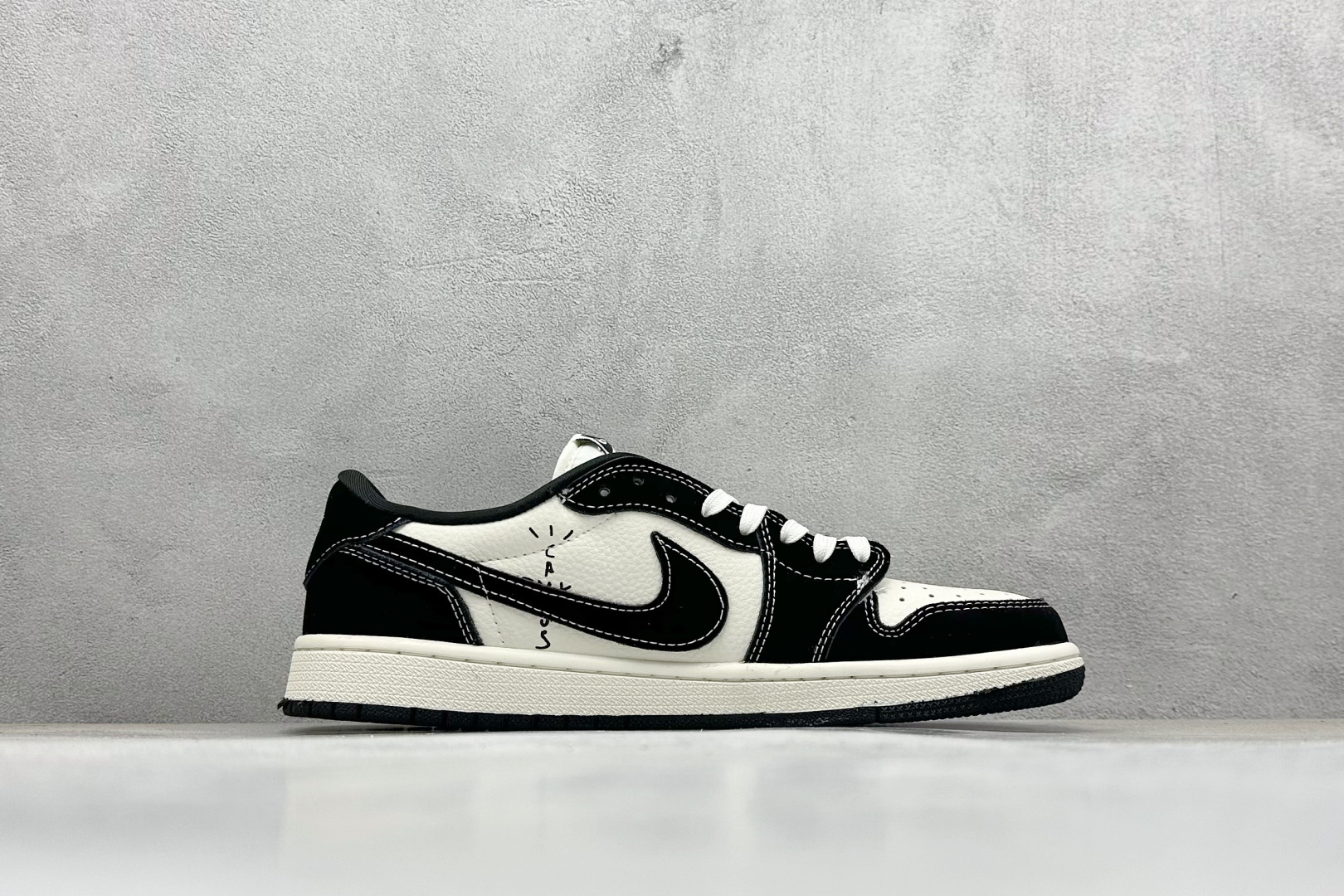 Travis Scott x Fragment Design x Jordan Air Jordan 1 Low SP “蝙蝠侠LOGO” XB1979-008