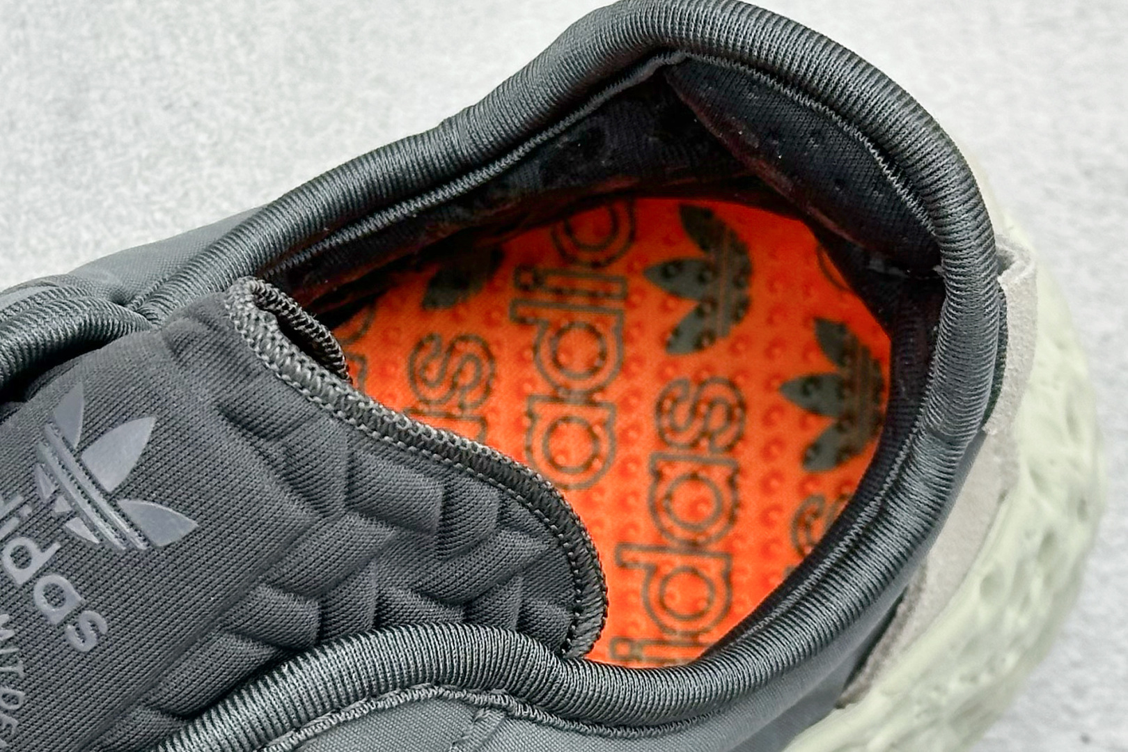 Adidoriginals Zponge 舒适百搭防滑耐磨 低帮跑步鞋 JH8111