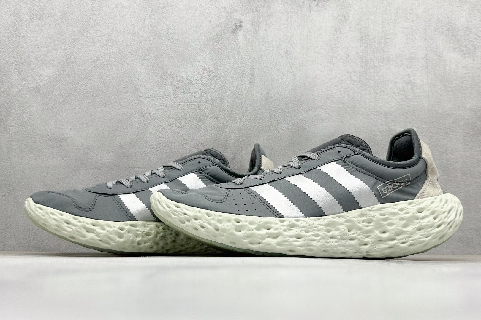 Adidoriginals Zponge 舒适百搭防滑耐磨 低帮跑步鞋 JH8111