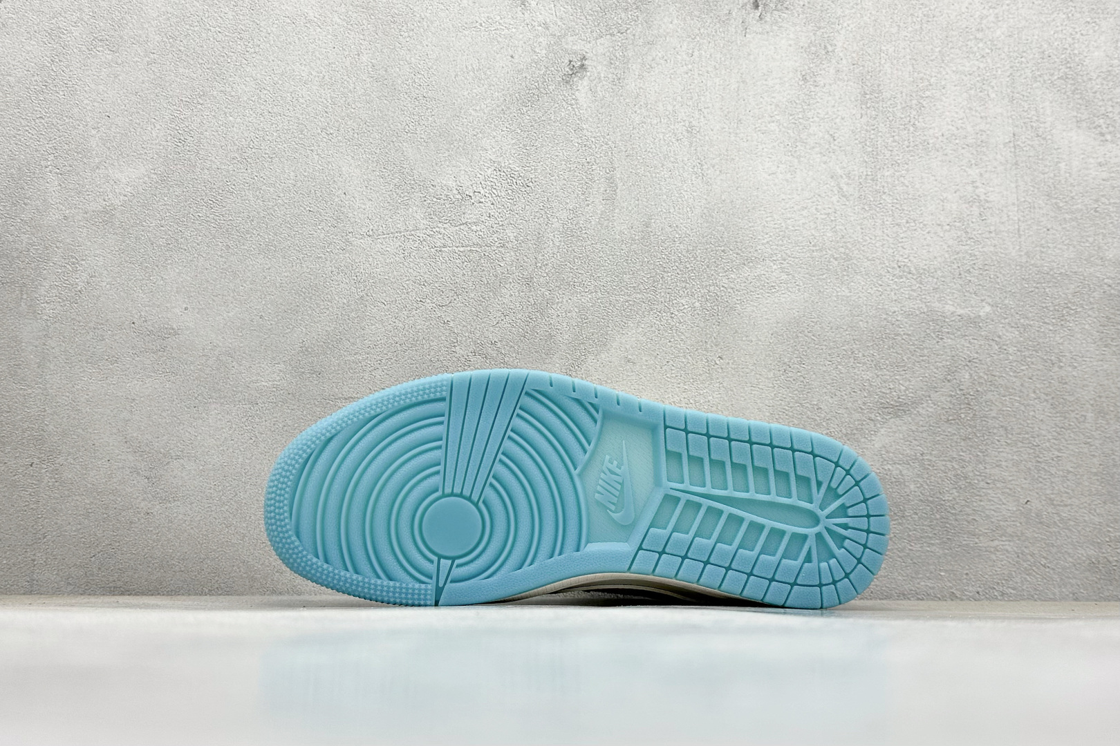 Travis Scott x Fragment Design x Jordan Air Jordan 1 Low SP “古驰联名——白蓝花纹” XZ1658-001