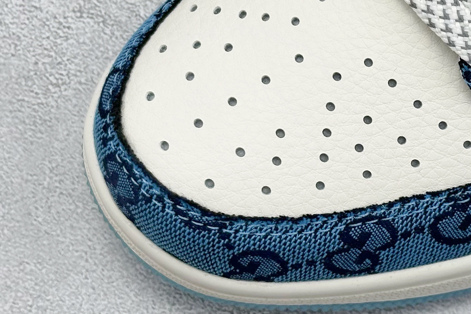 Travis Scott x Fragment Design x Jordan Air Jordan 1 Low SP “古驰联名——白蓝花纹” XZ1658-001