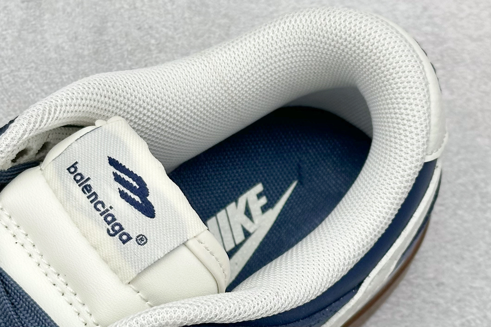 Nike SB Dunk Low “巴黎世家联名---奶白蓝生胶” 高端定制 低帮休闲板鞋 FX1588-315