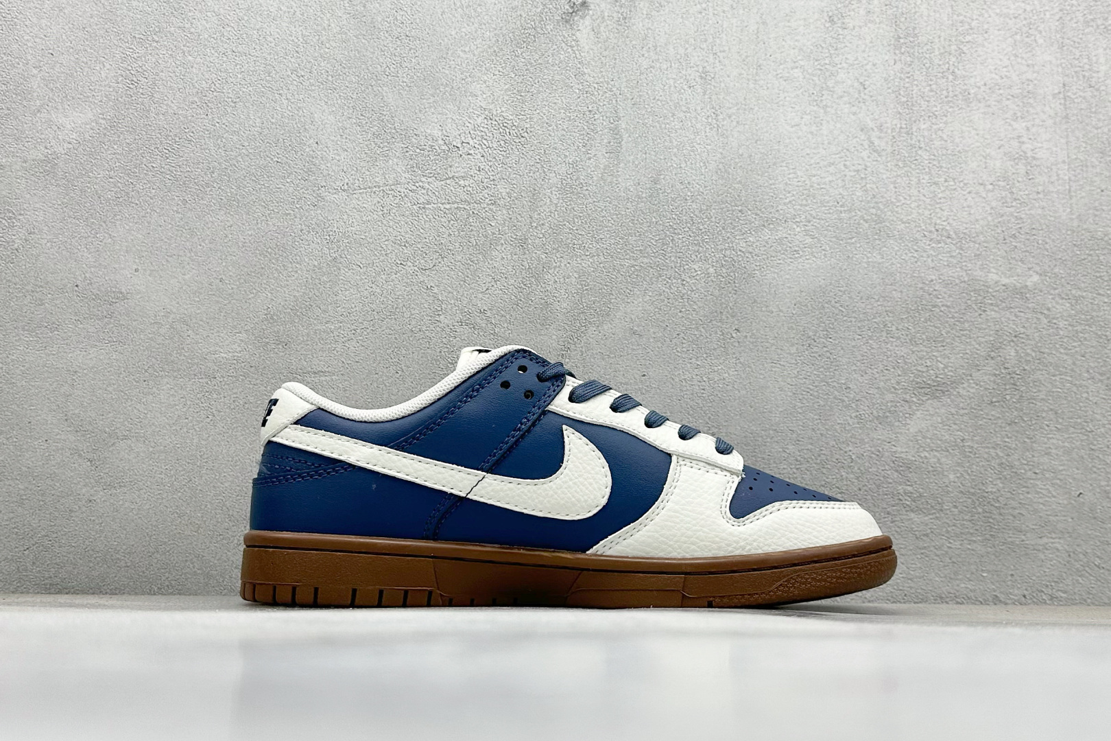 Nike SB Dunk Low “巴黎世家联名---奶白蓝生胶” 高端定制 低帮休闲板鞋 FX1588-315