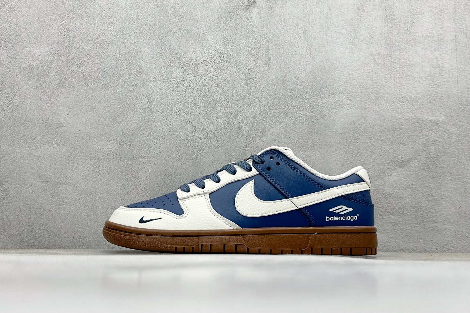 Nike SB Dunk Low “巴黎世家联名—奶白蓝生胶” 高端定制 低帮休闲板鞋 FX1588-315