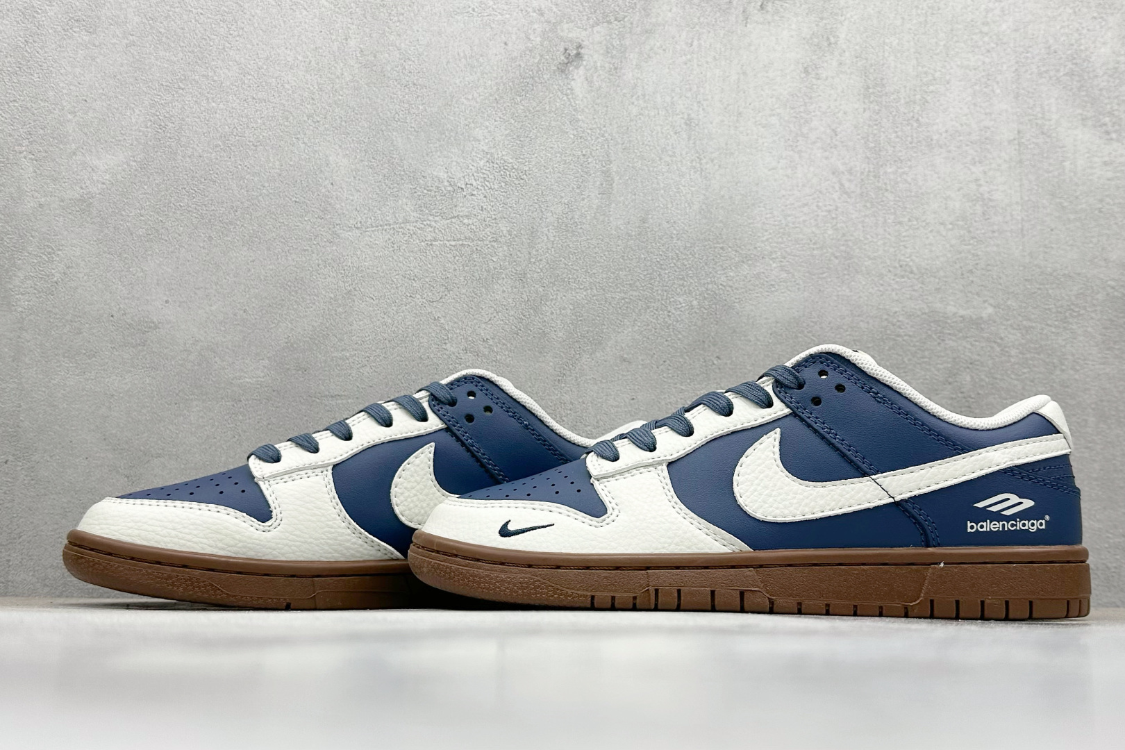 Nike SB Dunk Low “巴黎世家联名---奶白蓝生胶” 高端定制 低帮休闲板鞋 FX1588-315