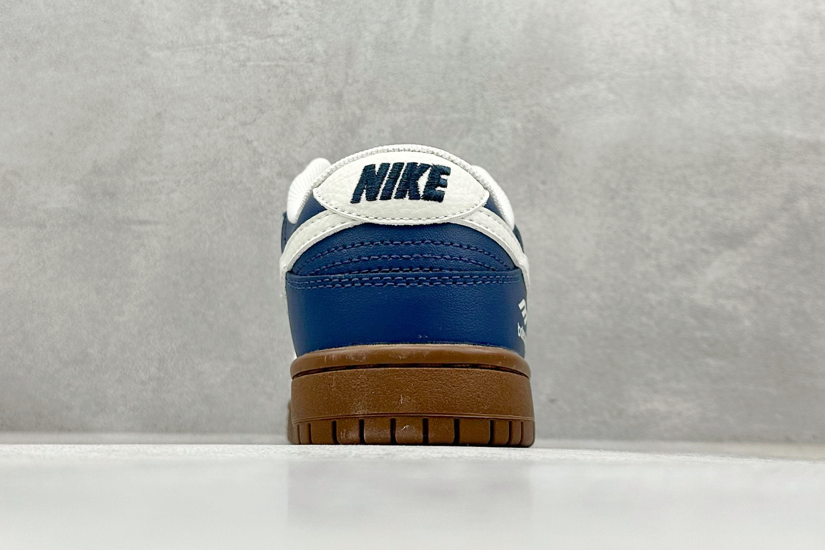 Nike SB Dunk Low “巴黎世家联名---奶白蓝生胶” 高端定制 低帮休闲板鞋 FX1588-315