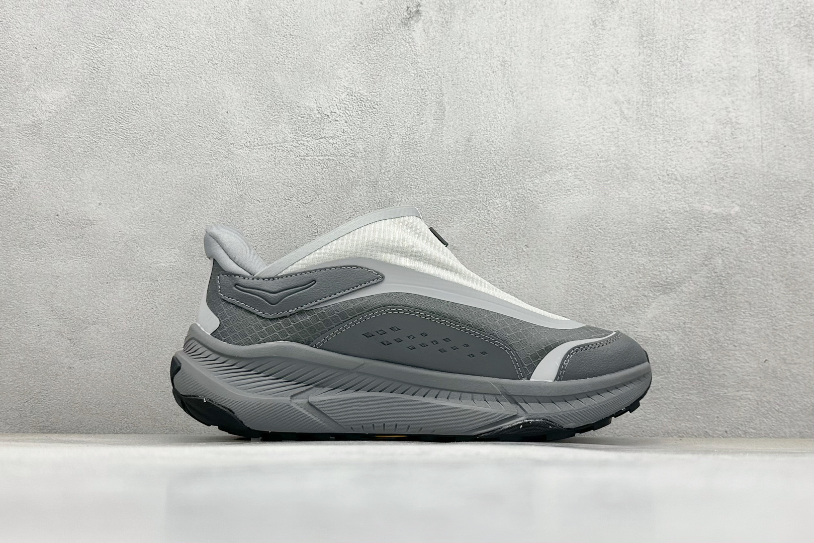 HOKA ONE ONE PROJECT TRANSPORT 灰色 1162850-SST