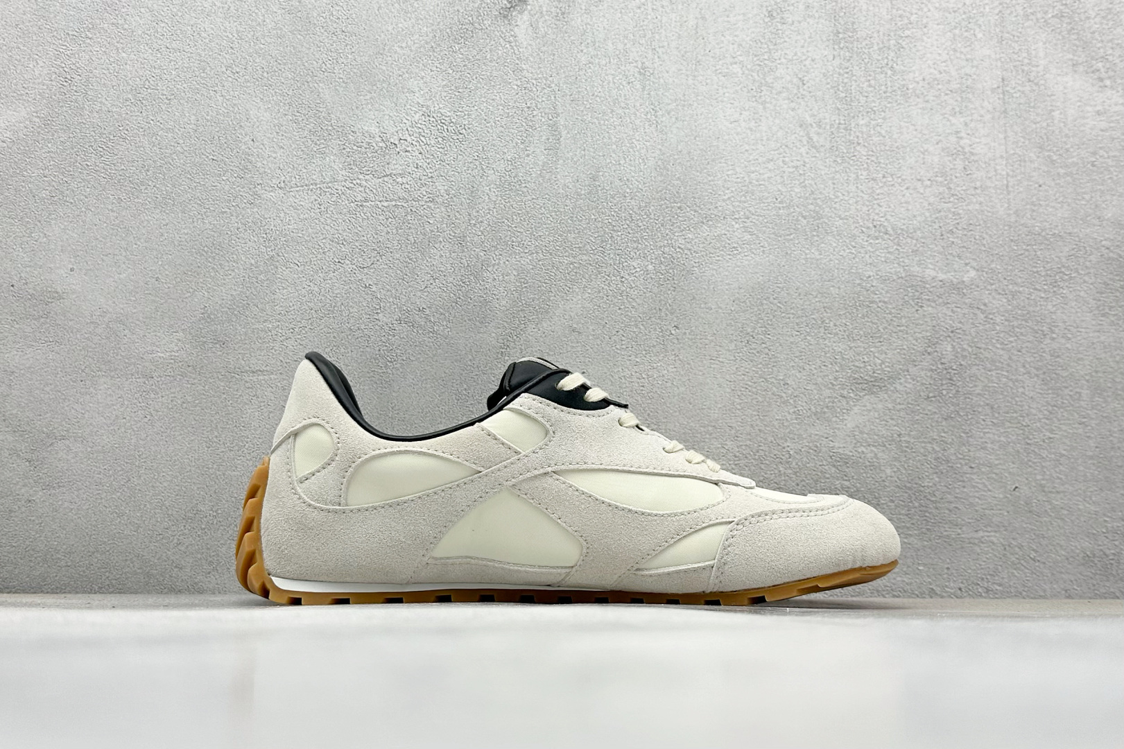 S版Bottega Veneta Orbit Flash 葆蝶家 圆头系带薄底低帮生活休闲鞋