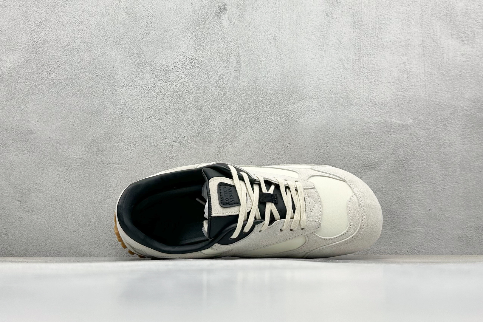 S版Bottega Veneta Orbit Flash 葆蝶家 圆头系带薄底低帮生活休闲鞋