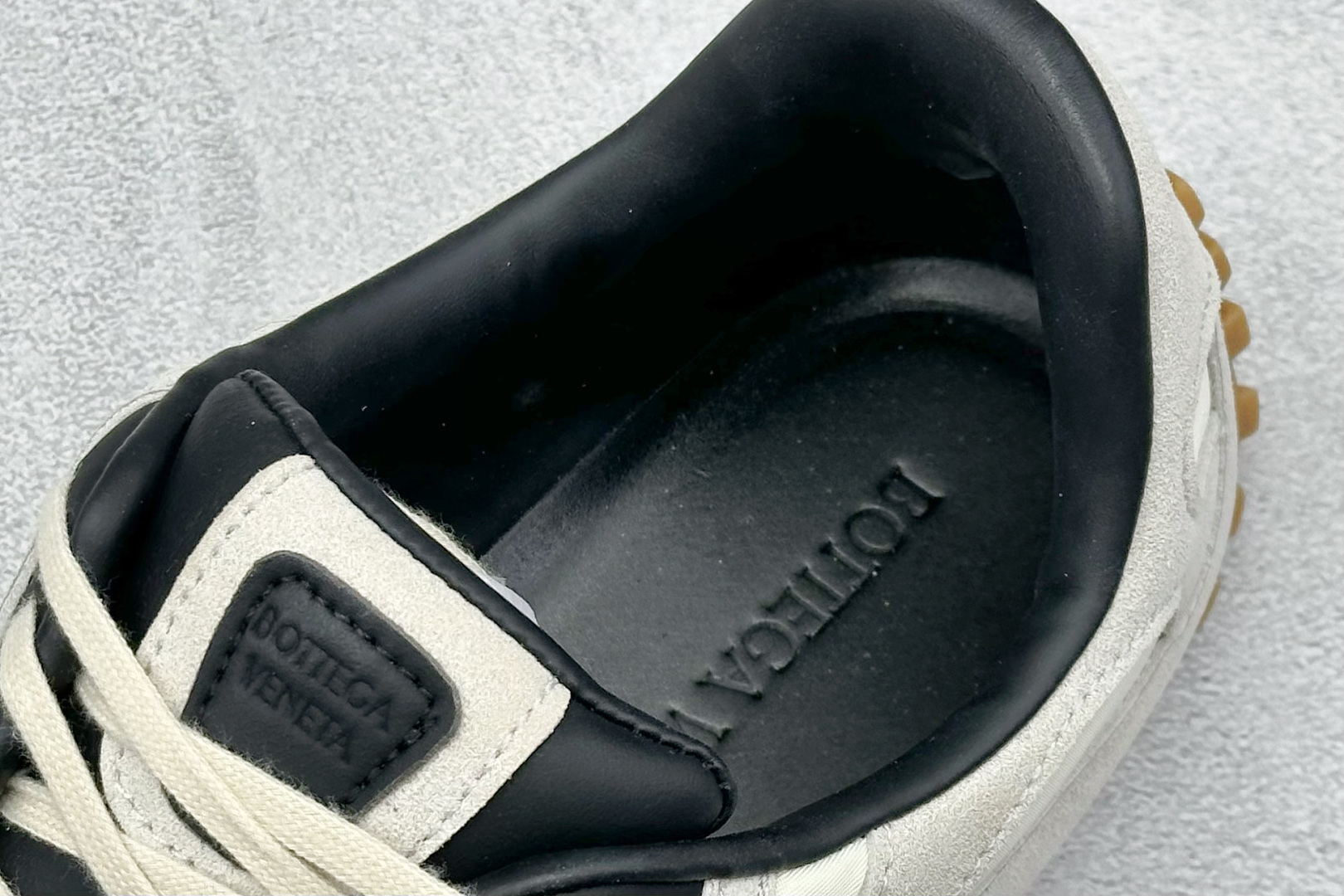 S版Bottega Veneta Orbit Flash 葆蝶家 圆头系带薄底低帮生活休闲鞋