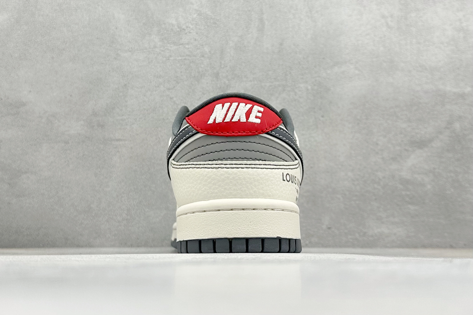 XC版Nike SB Dunk Low LV联名 灰红小勾 低帮休闲板鞋 YX5066-367