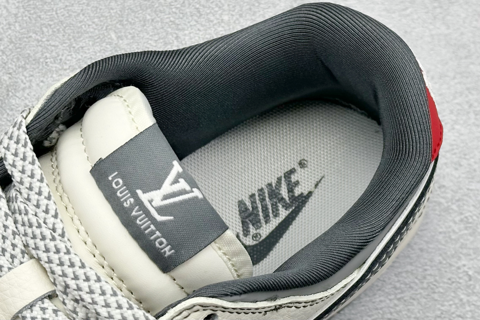 XC版Nike SB Dunk Low LV联名 灰红小勾 低帮休闲板鞋 YX5066-367