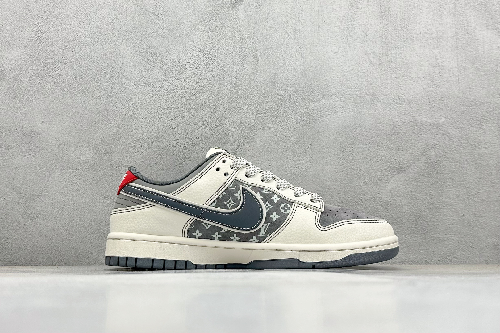 XC版Nike SB Dunk Low LV联名 灰红小勾 低帮休闲板鞋 YX5066-367