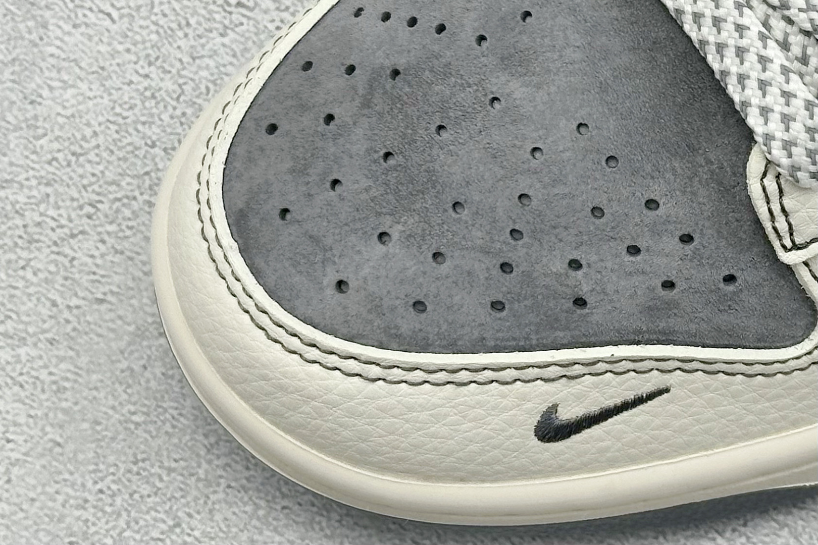 XC版Nike SB Dunk Low LV联名 灰红小勾 低帮休闲板鞋 YX5066-367